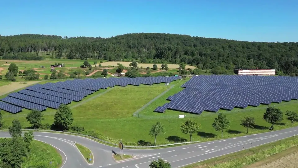 Campo de paneles solares fotovoltaicos